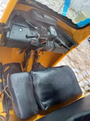 TVS King Deluxe Plus iTouch Start 2023 Yellow