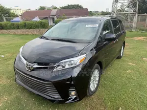 Toyota Sienna 2017 Black