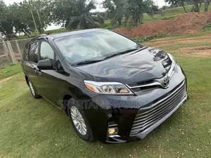 Toyota Sienna 2017 Black