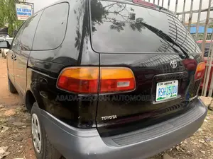 Toyota Sienna LE 2001 Black