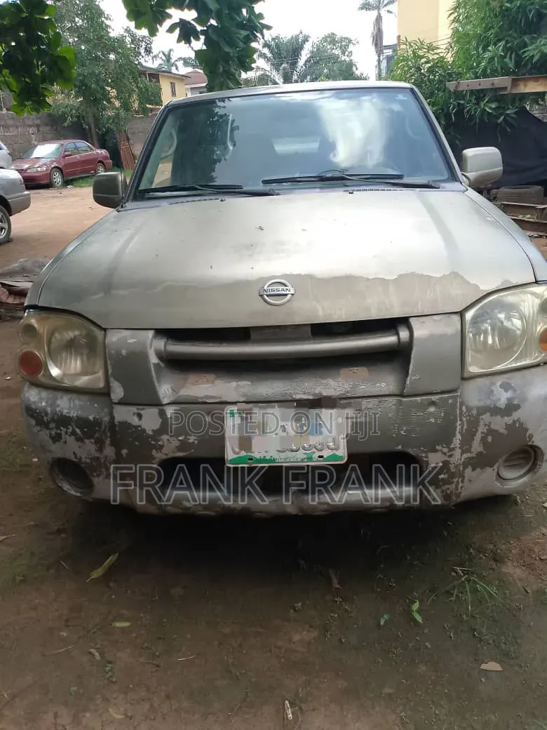 Nissan Frontier Automatic 2005 Gold