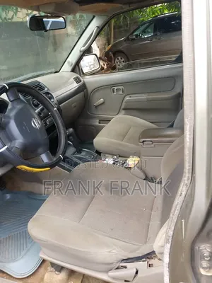 Nissan Frontier Automatic 2005 Gold