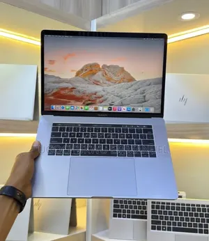 Laptop Apple MacBook Pro 2017 16GB Intel Core i7 SSD 512GB