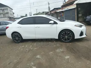 Toyota Corolla S 4dr Sedan (1.8L 4cyl CVT) 2015 White
