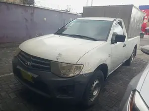 Mitsubishi L200 2014 White