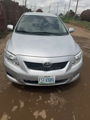 Toyota Corolla LE 4dr Sedan (1.8L 4cyl 4A) 2010 Silver