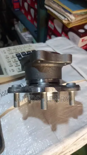 Nissan Hub Altima 2006