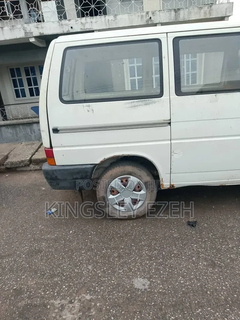 Volkswagen Transporter 1993 White