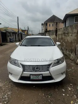Lexus ES 350 FWD 2013 White