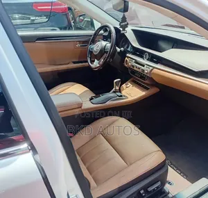 Lexus ES 350 FWD 2016 White