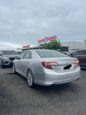 Toyota Camry LE 4dr Sedan (2.5L 4cyl 6A) 2012 Silver