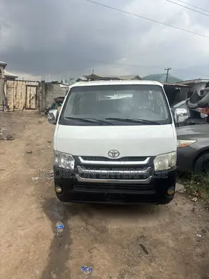 Toyota HiAce 2007 White