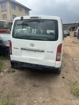 Toyota HiAce 2007 White