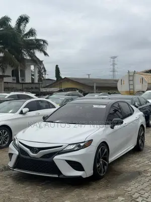 Toyota Camry 2018 White