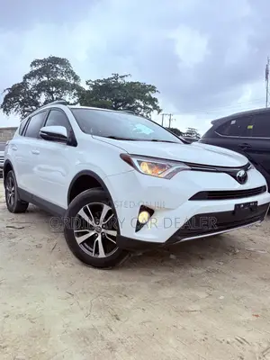 Toyota RAV4 XLE 4dr SUV AWD (2.5L 4cyl 6A) 2018 White