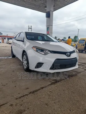 Toyota Corolla LE 4dr Sedan (1.8L 4cyl CVT) 2016 White