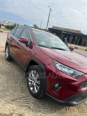 Toyota RAV4 XLE AWD 2019 Burgundy