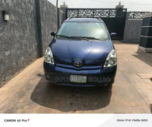 Toyota Verso 1.8 2009 Blue