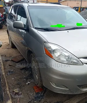 Toyota Sienna XLE FWD 2006 Silver