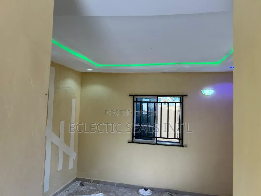 Mini Flat in Eclectic Seals, Sabon Lugbe for rent