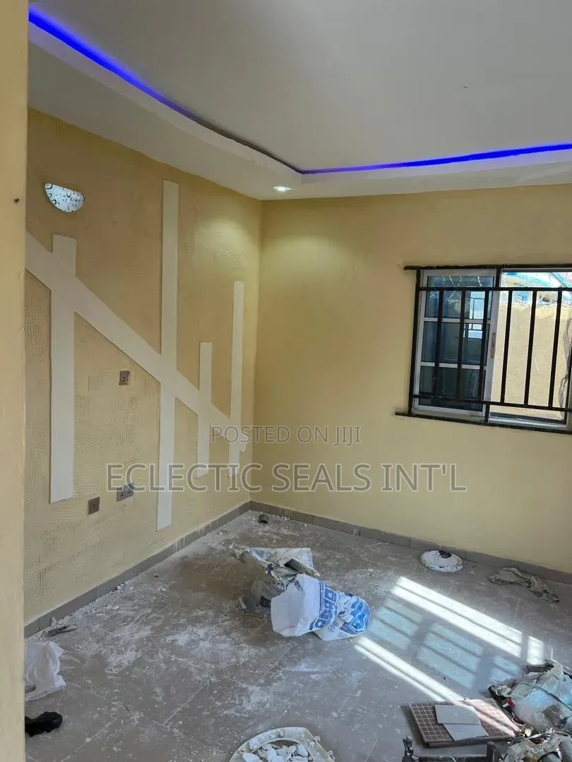 Mini Flat in Eclectic Seals, Sabon Lugbe for rent
