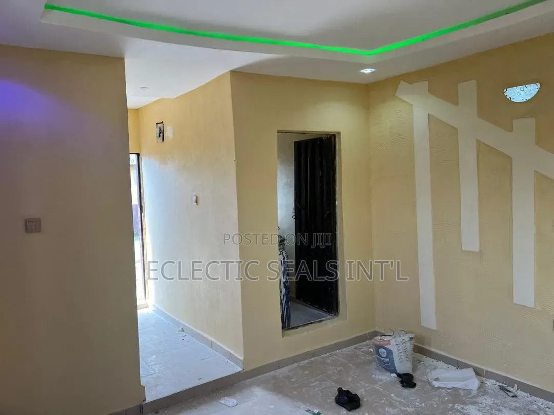 Mini Flat in Eclectic Seals, Sabon Lugbe for rent