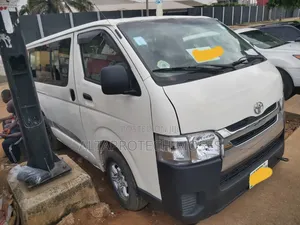 Toyota HiAce 2010 White