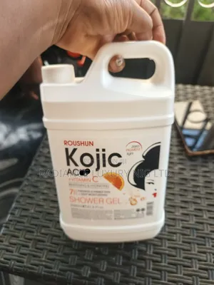 Roushun Kojic Acid + Vitamin C Shower Gel. 2000ml