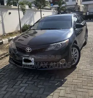 Toyota Camry SE 4dr Sedan (2.5L 4cyl 6A) 2014 Gray