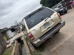 Nissan Pathfinder Automatic 2000 Gold