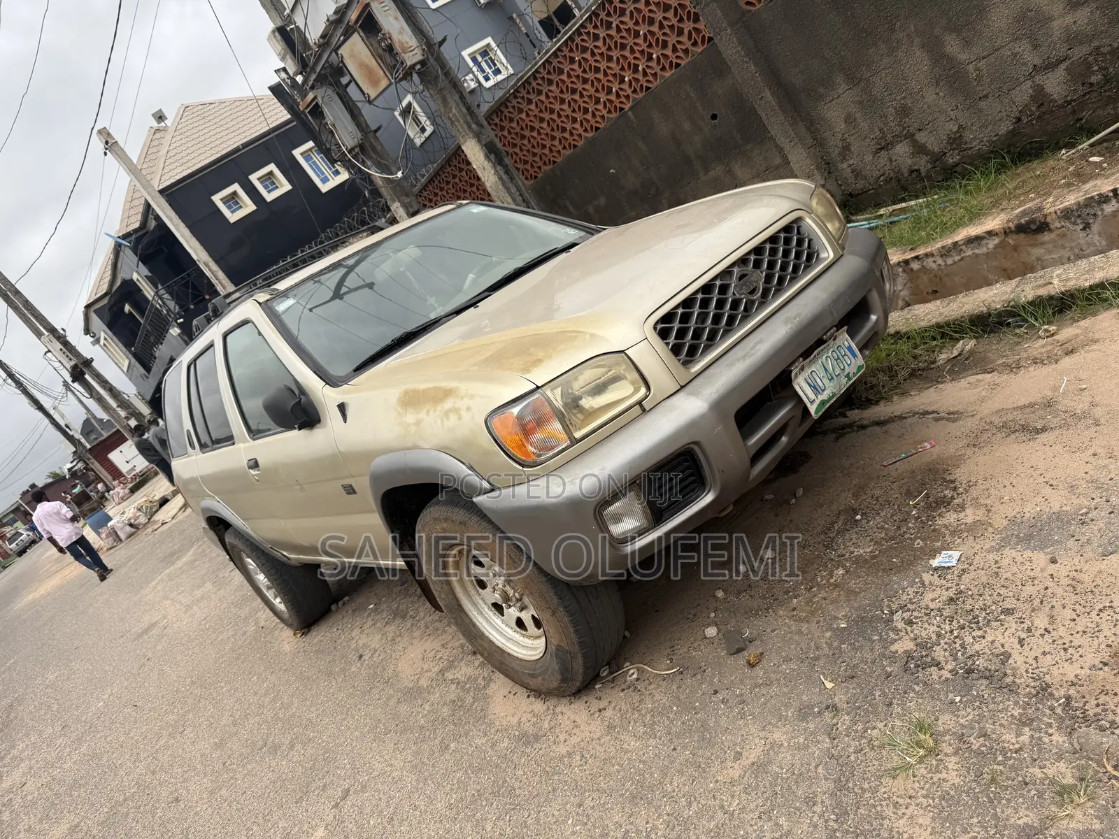 Nissan Pathfinder Automatic 2000 Gold