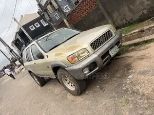 Nissan Pathfinder Automatic 2000 Gold