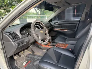 Toyota Camry XLE 4dr Sedan (2.4L 4cyl 4A) 2004 Silver