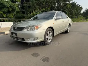 Toyota Camry XLE 4dr Sedan (2.4L 4cyl 4A) 2004 Silver