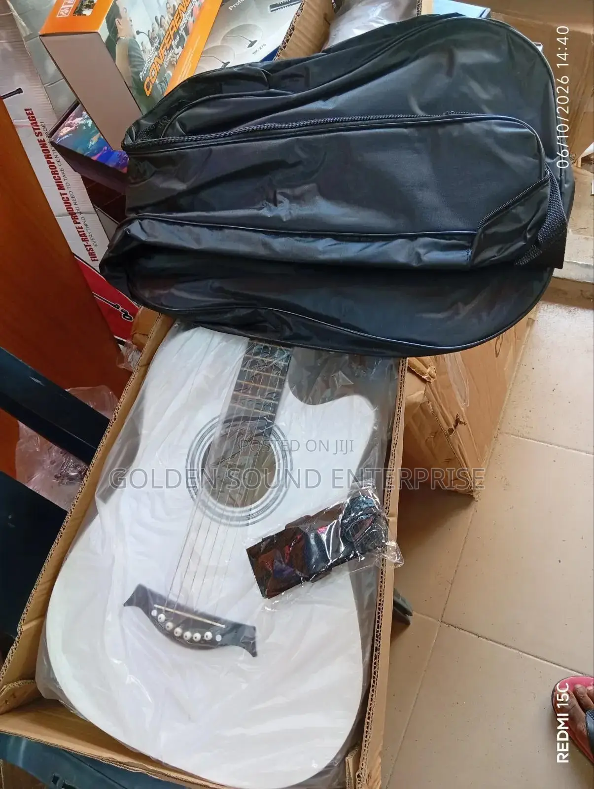 Box Guitar Player