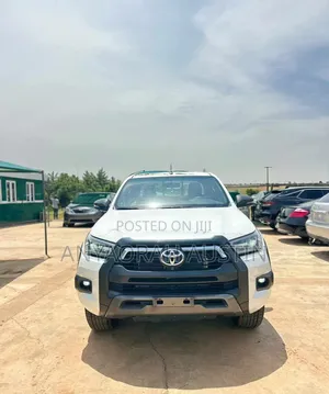 New Toyota Hilux 2025 White