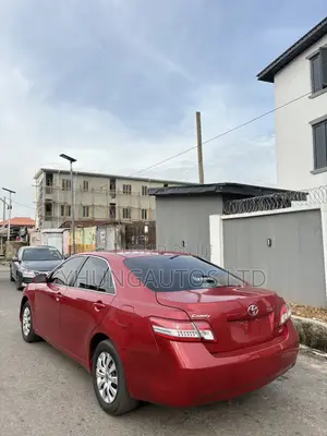 Toyota Camry LE 4dr Sedan (2.5L 4cyl 6A) 2011 Red