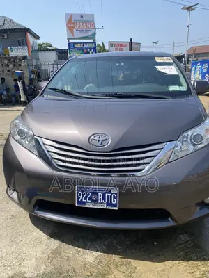 Toyota Sienna 2015 Gray