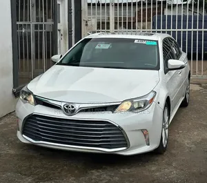 Toyota Avalon XLE 4dr Sedan (3.5L 6cyl 6A) 2014 White