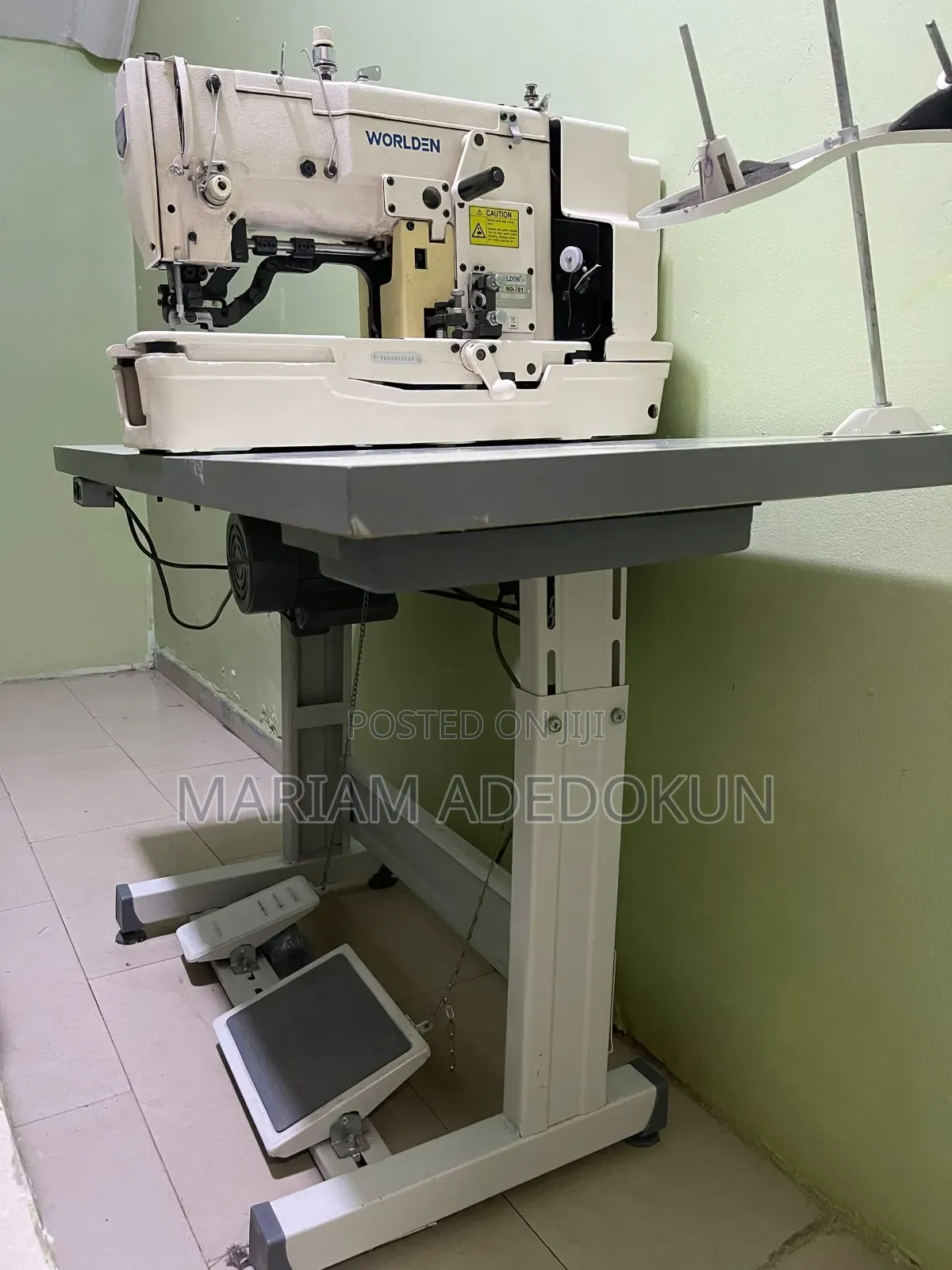 Industrial Button Hole Design Machine