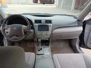 Toyota Camry LE 4dr Sedan (2.5L 4cyl 6A) 2011 Gray