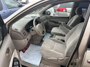 Toyota Sienna LE AWD 2005 Gold