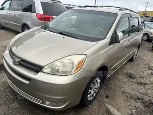 Toyota Sienna LE AWD 2005 Gold