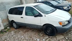 Toyota Sienna CE & 1 hatch 2000 White