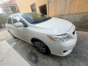 Toyota Corolla LE 4dr Sedan (1.8L 4cyl 4A) 2010 White