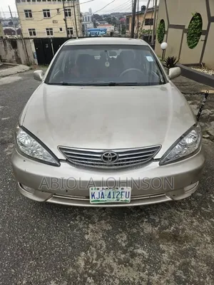 Toyota Camry LE 4dr Sedan (2.4L 4cyl 5A) 2005 Gold