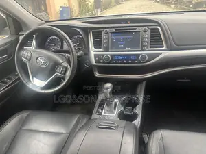 Toyota Highlander XLE V6 4x4 (3.5L 6cyl 6A) 2016 Black