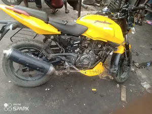 Bajaj Pulsar 220 F 2024 Yellow