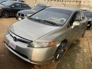 Honda Civic 2006 Gold