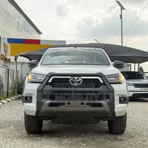 New Toyota Hilux 2025 White